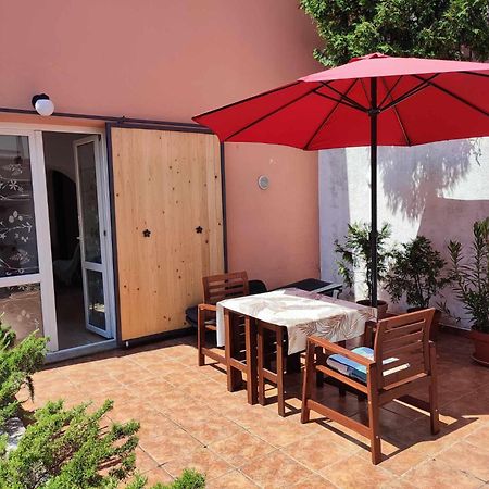 Apartmani Iris I Ana 茨里克韦尼察 外观 照片