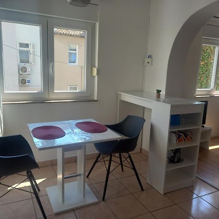 Apartmani Iris I Ana 茨里克韦尼察 外观 照片