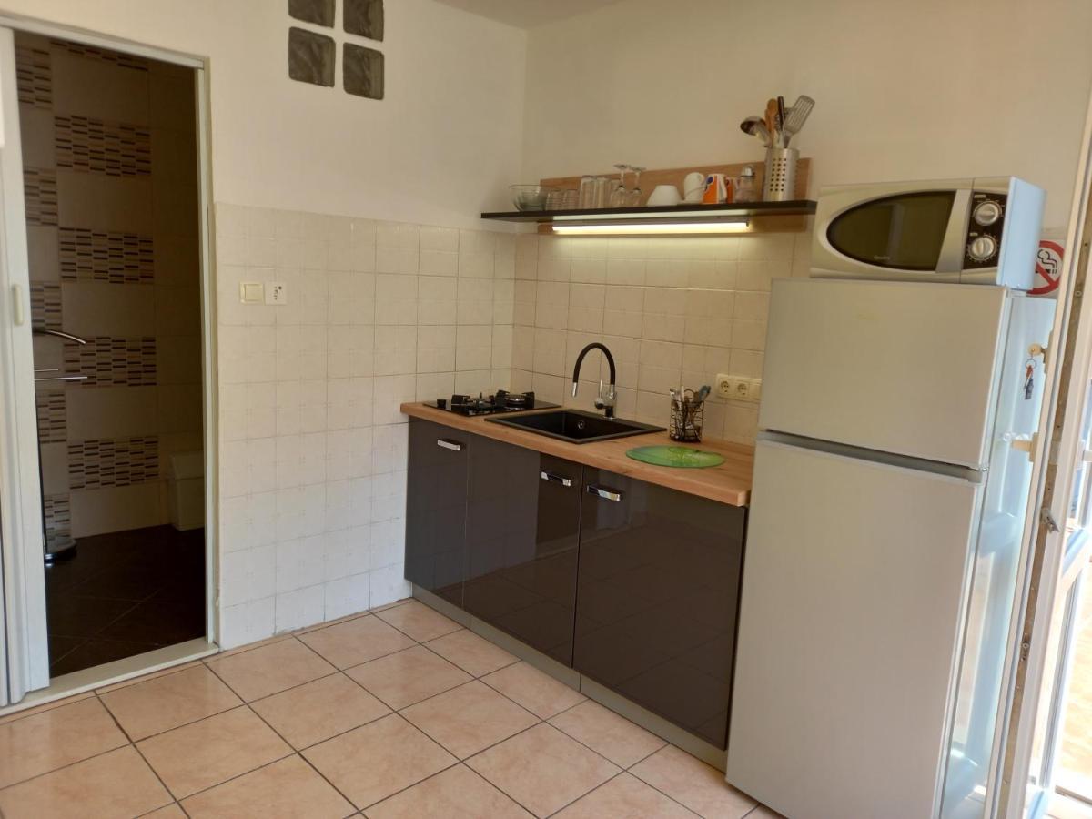 Apartmani Iris I Ana 茨里克韦尼察 外观 照片