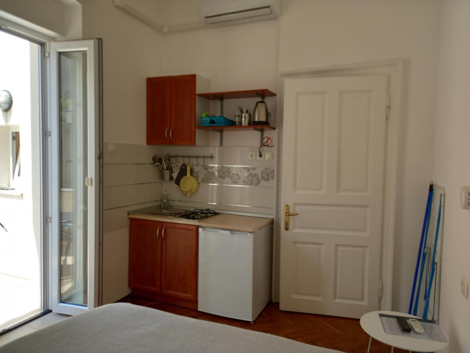 Apartmani Iris I Ana 茨里克韦尼察 外观 照片