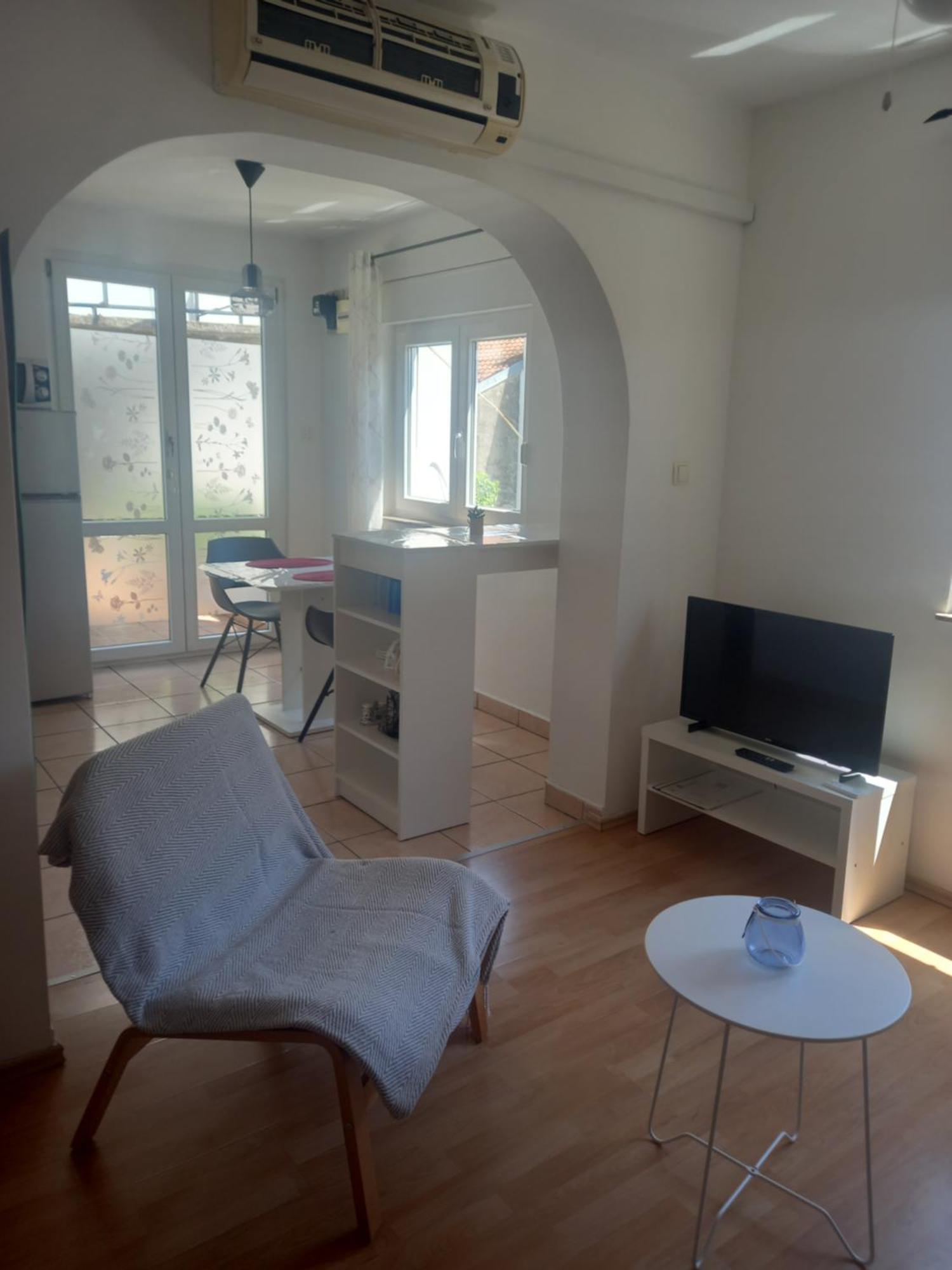 Apartmani Iris I Ana 茨里克韦尼察 外观 照片